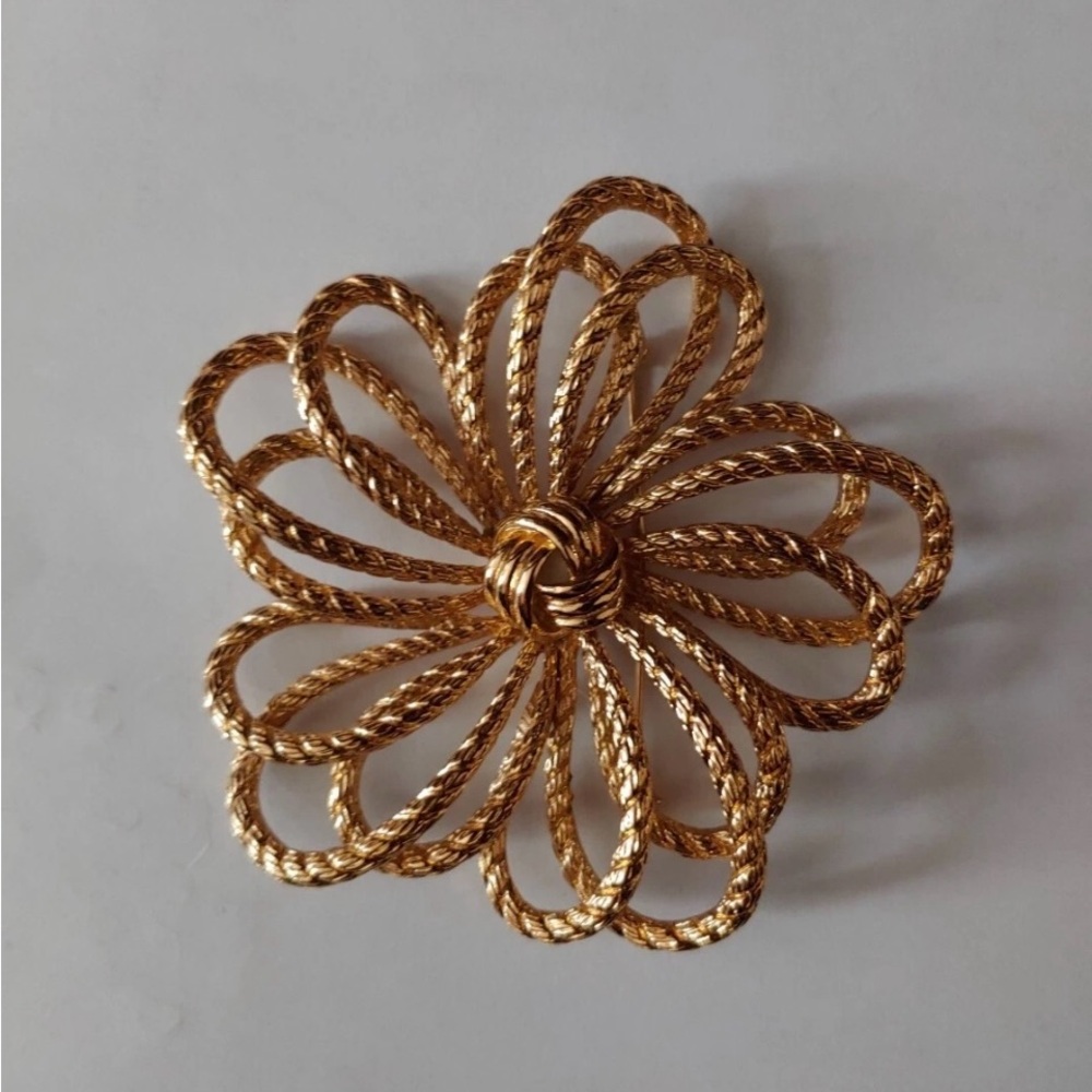 Vintage Gold Tone Braided Rope Flower Brooch Pin